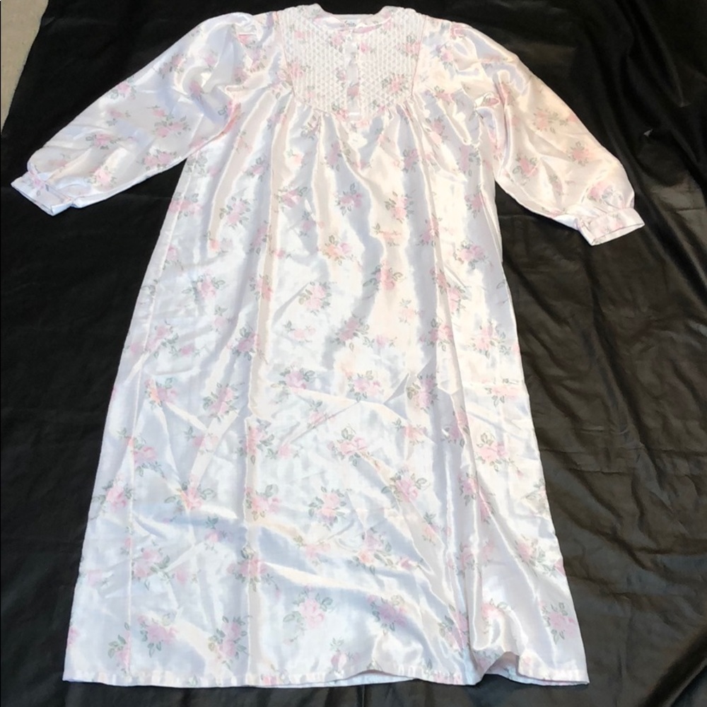 Long Night gown white/pink with rose pattern
